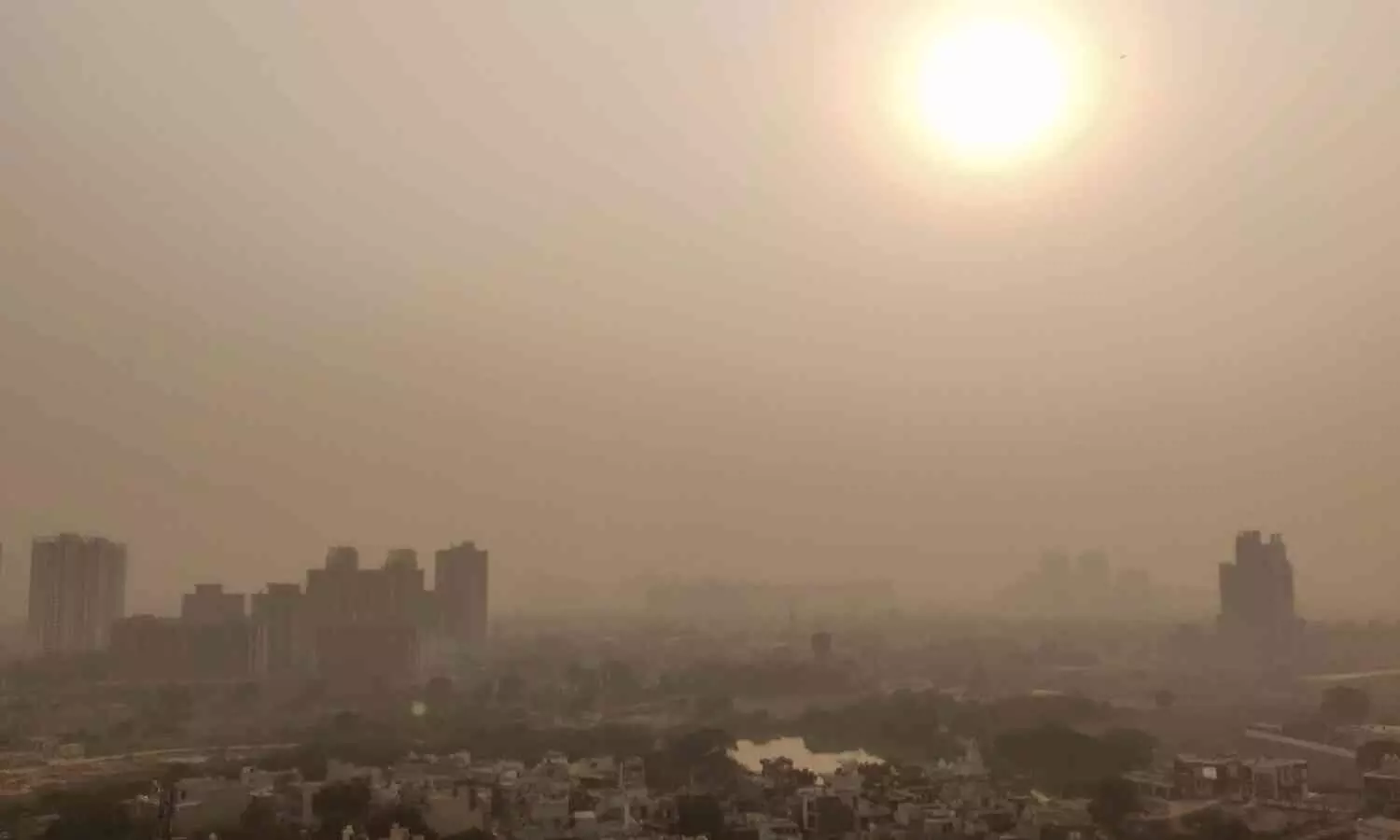 Delhi’s Worsening Air Quality Sparks 30-40% Surge in Respiratory Cases, Say Health Experts