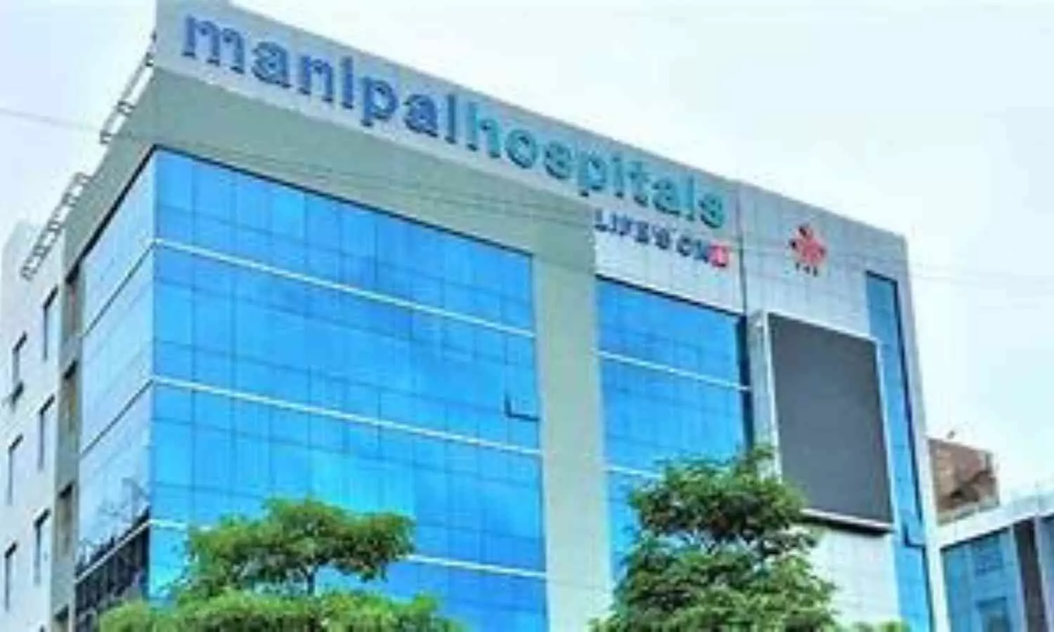 Manipal Hospital Baner, Pune Performs Lifesaving Spine Correction Surgery on 19-Year-Old Yemeni Patient