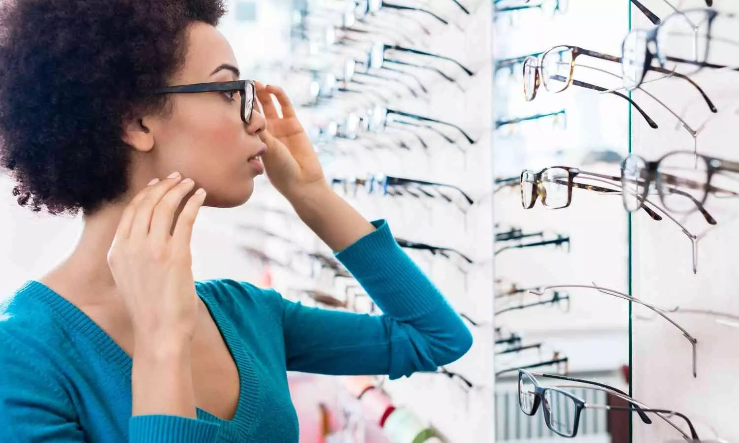 Eye-Q Survey: 49% Say Spectacles Impact Appearance