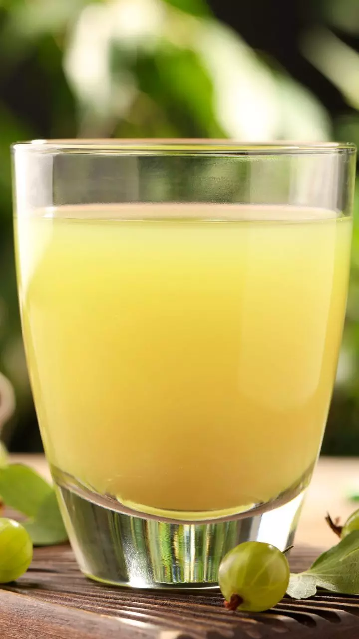 सर्दियों में आंवला जूस: सेहत का सुपरहिट साथी सर्दियों में आंवला जूस: सेहत का सुपरहिट साथी