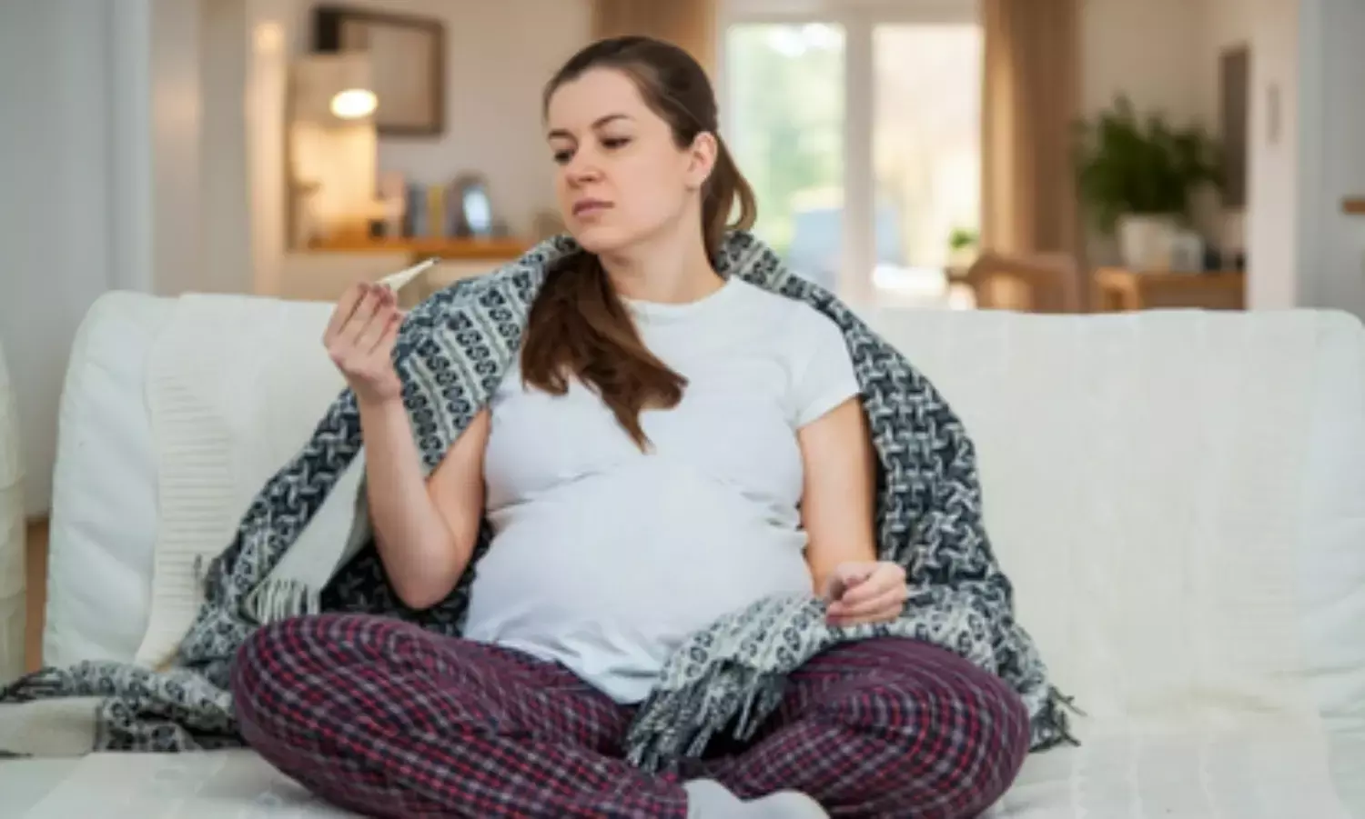 सर्दियों में प्रेग्नेंसी के दौरान कैसे रहें सेफ? ठंड, थकान और संक्रमण से ऐसे करें बचाव सर्दियों में प्रेग्नेंसी के दौरान कैसे रहें सेफ? ठंड, थकान और संक्रमण से ऐसे करें बचाव