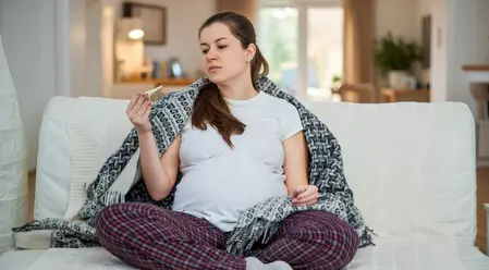 सर्दियों में प्रेग्नेंसी के दौरान कैसे रहें सेफ? ठंड, थकान और संक्रमण से ऐसे करें बचाव सर्दियों में प्रेग्नेंसी के दौरान कैसे रहें सेफ? ठंड, थकान और संक्रमण से ऐसे करें बचाव