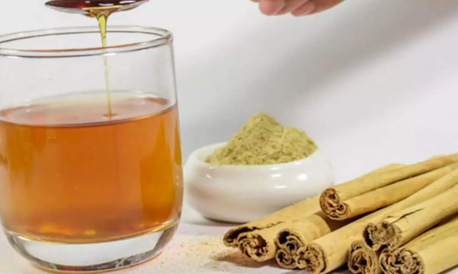 शरीर को अनगिनत फायदे देता है दालचीनी और शहद का कॉम्बिनेशन, जानें फायदों से लेकर सावधानी शरीर को अनगिनत फायदे देता है दालचीनी और शहद का कॉम्बिनेशन, जानें फायदों से लेकर सावधानी