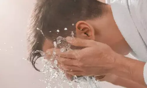 ठंडे पानी से आंखों की थकान से दिलाएं छुटकारा, एक नहीं कई हैं इसके फायदे ठंडे पानी से आंखों की थकान से दिलाएं छुटकारा, एक नहीं कई हैं इसके फायदे