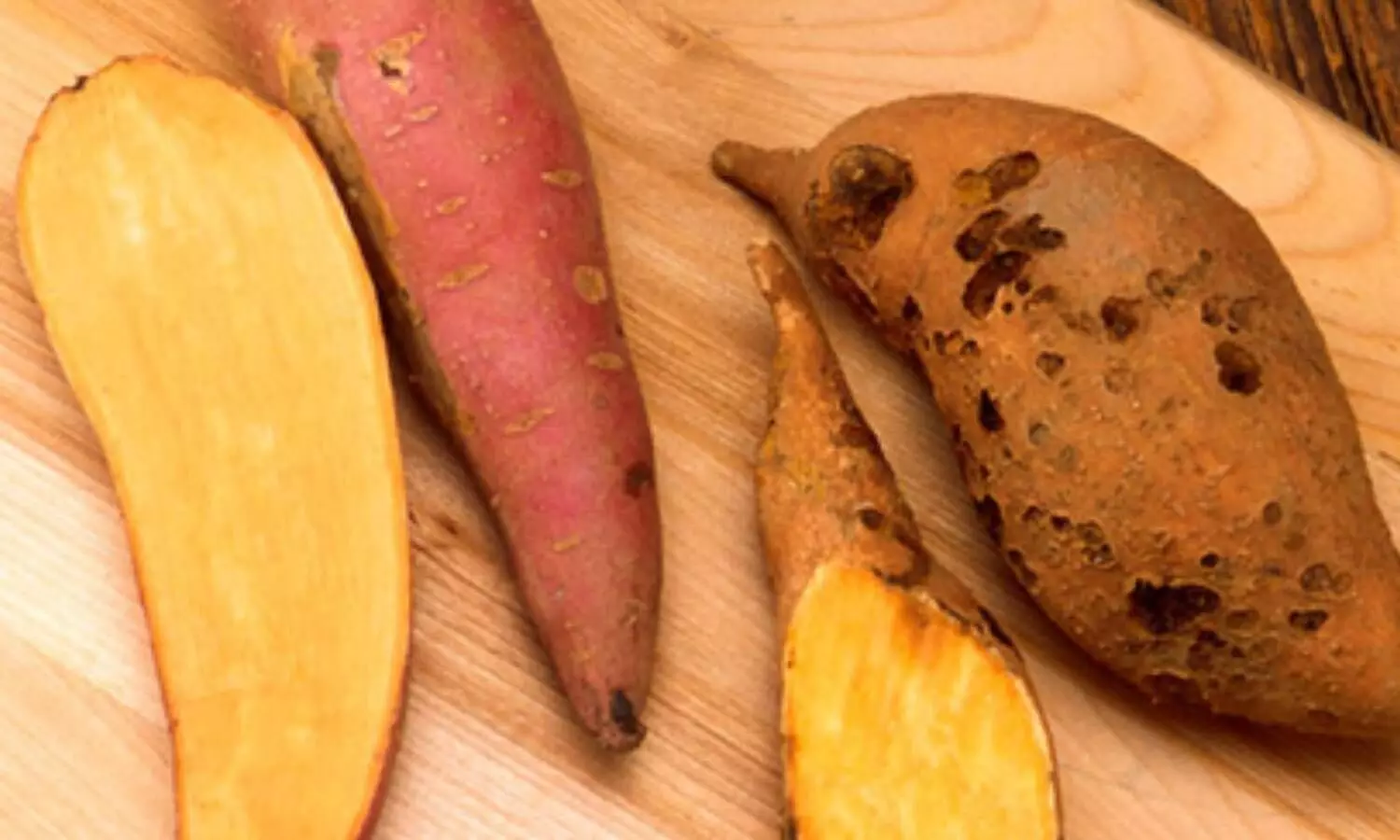 शकरकंद को न समझें कम, सर्दियों में आंखों से लेकर इम्यूनिटी तक का रखता है खास ख्याल शकरकंद को न समझें कम, सर्दियों में आंखों से लेकर इम्यूनिटी तक का रखता है खास ख्याल