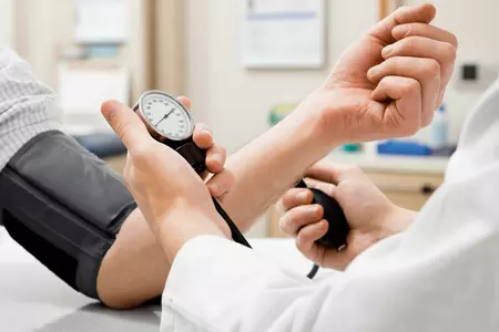 भागदौड़ भरी जिंदगी में सेहत से समझौता, ऐसे बढ़ रहा है हाई ब्लड प्रेशर का खतरा भागदौड़ भरी जिंदगी में सेहत से समझौता, ऐसे बढ़ रहा है हाई ब्लड प्रेशर का खतरा