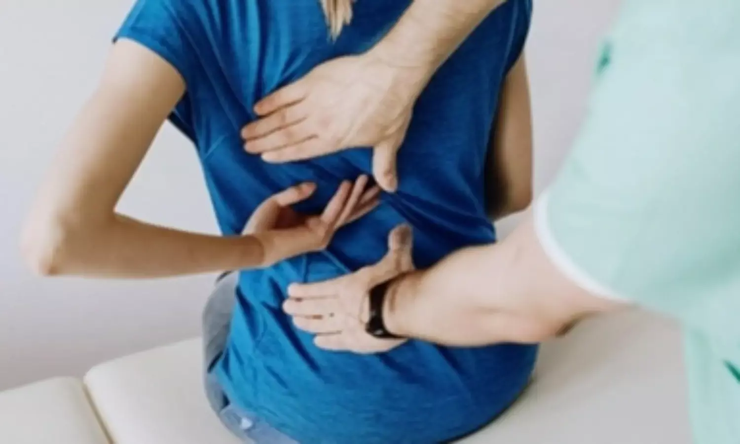 लंबे समय तक बैठने से पीठ दर्द और अकड़न की समस्या? छोटा ब्रेक देगा बड़ी राहत