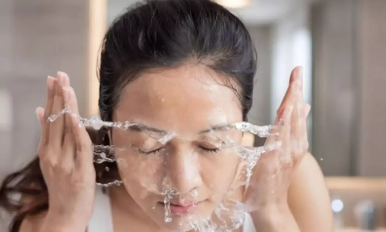 गर्म या ठंडा पानी, जानिए कौन सा सर्दियों में चेहरे के लिए सही? गर्म या ठंडा पानी, जानिए कौन सा सर्दियों में चेहरे के लिए सही?