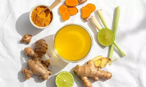 अदरक-तुलसी-हल्दी का काढ़ा: सर्दियों में इम्युनिटी बढ़ाने का आसान आयुर्वेदिक उपाय