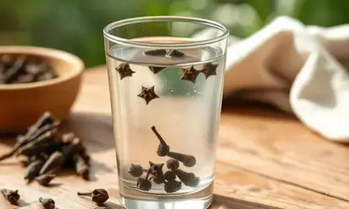 रात में सोने से पहले जरूर पिएं लौंग का पानी, गहरी नींद लाने में करेगा मदद