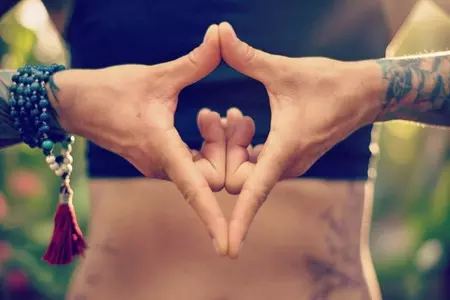 थायरॉइड और पीसीओडी में सहायक योनि मुद्रा, हार्मोनल संतुलन को करती है बेहतर थायरॉइड और पीसीओडी में सहायक योनि मुद्रा, हार्मोनल संतुलन को करती है बेहतर