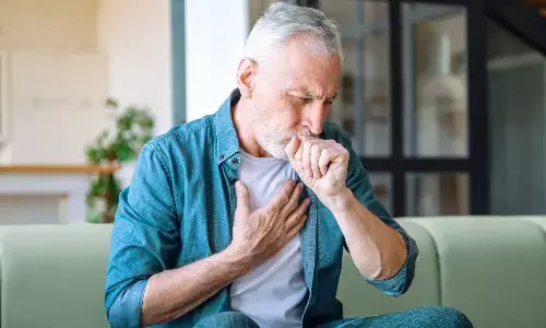 स्मोक न करने वालों को भी फेफड़ों में कैंसर का खतरा, केवल सिगरेट नहीं कई कारण है शामिल स्मोक न करने वालों को भी फेफड़ों में कैंसर का खतरा, केवल सिगरेट नहीं कई कारण है शामिल