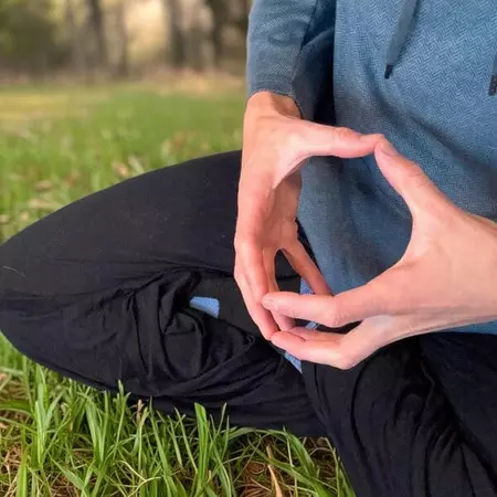 हाकिनी योग मुद्रा: तनाव कम करने और याददाश्त बढ़ाने का सरल उपाय