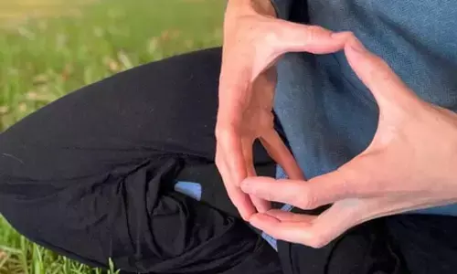 हाकिनी योग मुद्रा: तनाव कम करने और याददाश्त बढ़ाने का सरल उपाय