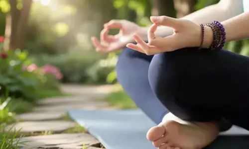 पेट, त्वचा और जोड़ों के लिए फायदेमंद वरुण मुद्रा, जानें अभ्यास से क्या परिवर्तन आते हैं