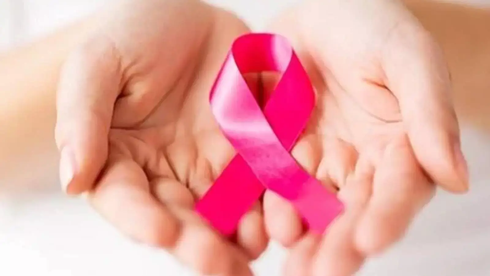 महिलाओं के लिए हेल्थ अलर्ट, इन लक्षणों को न करें नजरअंदाज, हो सकते हैं कैंसर के संकेत