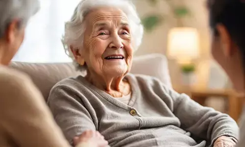 बुढ़ापा बीमारी नहीं, सही देखभाल से बन सकता है खुशहाल जीवन