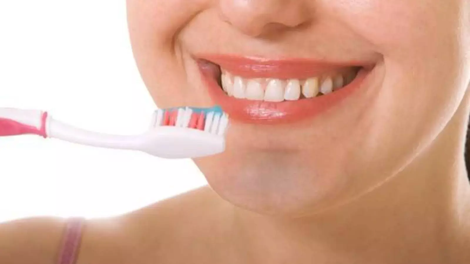 स्वस्थ दांतों के लिए दिन में कितनी बार ब्रश करना चाहिए? जानिए क्या कहते हैं एक्सपर्ट