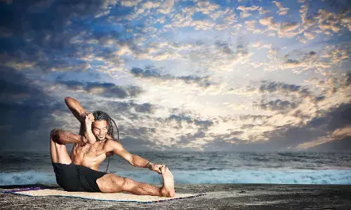 आकर्ण धनुरासन :  तन और मन की शक्ति बढ़ाने वाला योगासन, जान लें अभ्यास का तरीका