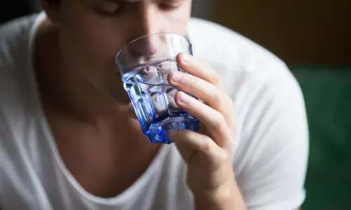 बाहर का खाना खाने के बाद क्यों लगती है ज्यादा प्यास? ये है बड़ा कारण