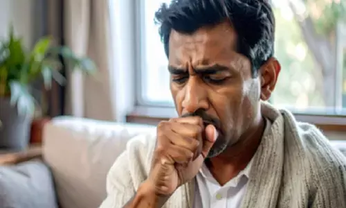 हल्की खांसी भी बन सकती है फेफड़ों के कैंसर का कारण, आयुष मंत्रालय ने बताए लक्षण