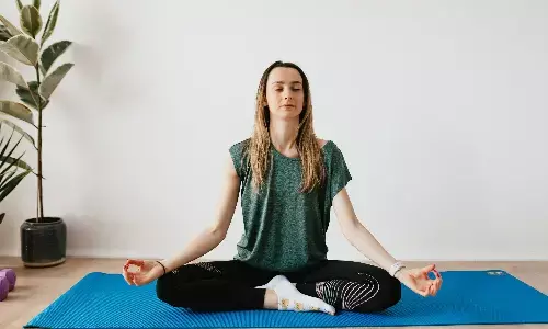 हाथ-कंधे और मांसपेशियों को मजबूत बनाता है उत्थित पद्मासन, छात्रों के लिए भी कारगर हाथ-कंधे और मांसपेशियों को मजबूत बनाता है उत्थित पद्मासन, छात्रों के लिए भी कारगर