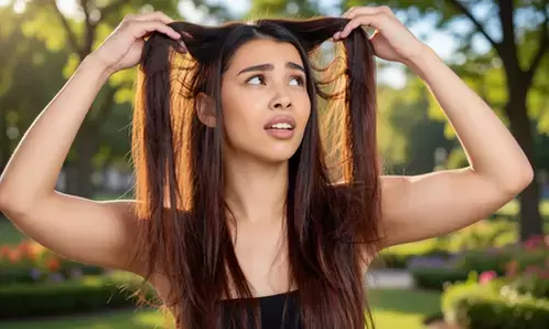 चिपचिपे और ऑयली बालों से परेशान? रीठा-शिकाकाई से नीम तक, ये चीजें दिलाएंगी समस्या से छुटकारा