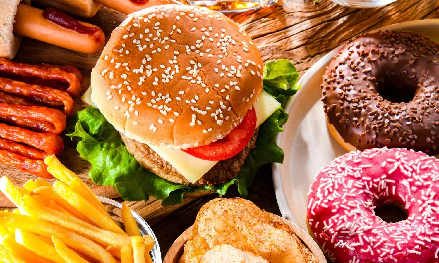 खतरे की घंटी है हद से ज्यादा जंक फूड का सेवन, ये चीजें हैं बेहतर विकल्प खतरे की घंटी है हद से ज्यादा जंक फूड का सेवन, ये चीजें हैं बेहतर विकल्प