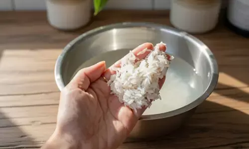 खाना बनाने से पहले चावल भिगोना क्यों है जरूरी, जानें इसके स्वास्थ्य लाभ खाना बनाने से पहले चावल भिगोना क्यों है जरूरी, जानें इसके स्वास्थ्य लाभ