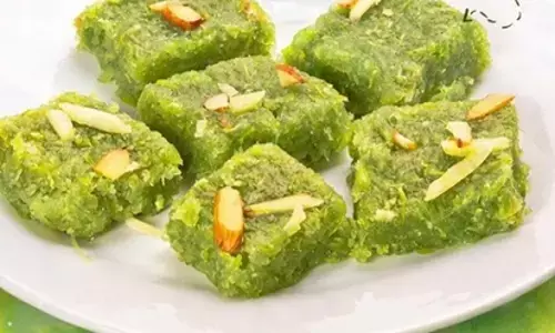 लौकी की बर्फी: स्वाद के साथ सेहत का कॉम्बो, नोट कर लें रेसिपी लौकी की बर्फी: स्वाद के साथ सेहत का कॉम्बो, नोट कर लें रेसिपी