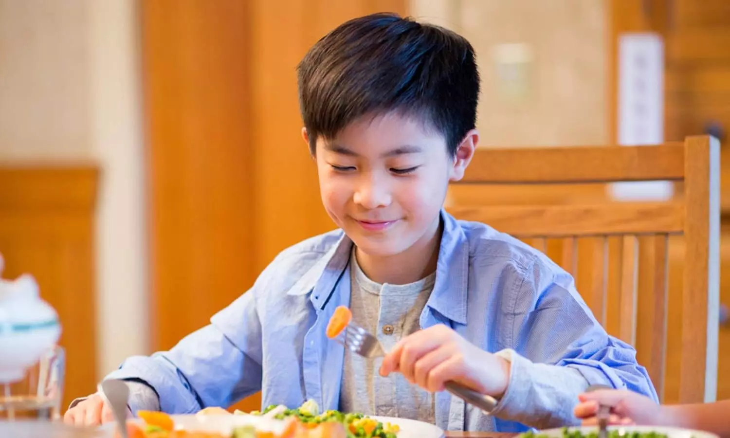 फूड एलर्जी और जेनेटिक्स: वैज्ञानिकों ने खोजा क्यों खान-पान की एलर्जी खानदान दर खानदान चलती है? फूड एलर्जी और जेनेटिक्स: वैज्ञानिकों ने खोजा क्यों खान-पान की एलर्जी खानदान दर खानदान चलती है?