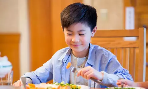 फूड एलर्जी और जेनेटिक्स: वैज्ञानिकों ने खोजा क्यों खान-पान की एलर्जी खानदान दर खानदान चलती है?