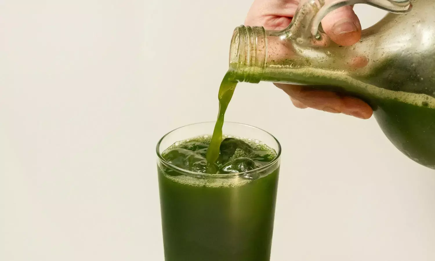 गर्मियों में अमृत है लौकी का जूस, जान लें सेवन का सही तरीका गर्मियों में अमृत है लौकी का जूस, जान लें सेवन का सही तरीका