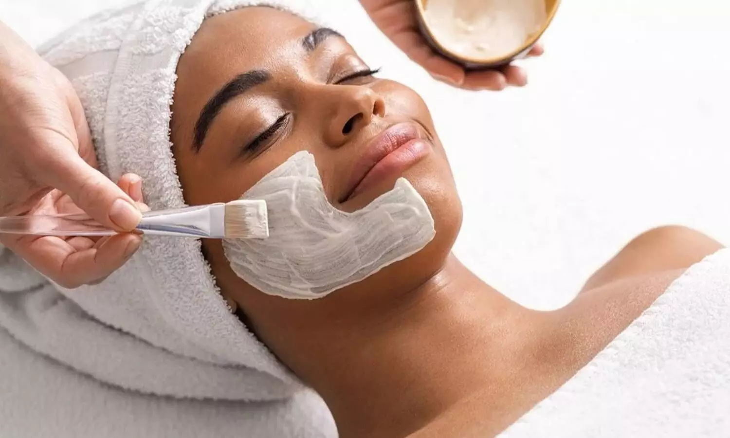 गर्मियों में त्वचा की देखभाल, तेज धूप और पसीने के बीच भी चेहरे पर बना रहेगा निखार, बस अपनाएं ये खास टिप्स गर्मियों में त्वचा की देखभाल, तेज धूप और पसीने के बीच भी चेहरे पर बना रहेगा निखार, बस अपनाएं ये खास टिप्स