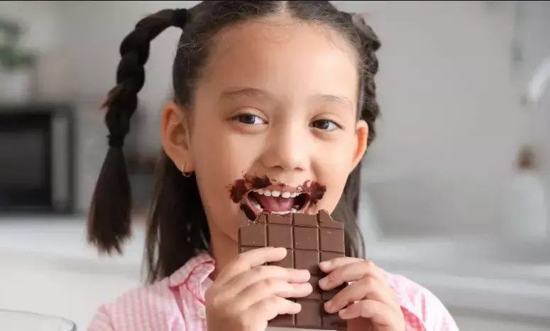 बच्चों को ज्यादा मीठी चीजें खिलाने से बढ़ सकता है इन बीमारियों का खतरा!