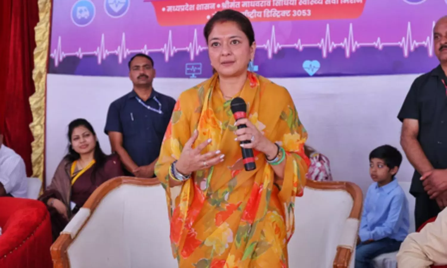 MP: Scindia’s Wife Visits and Inspects Shivpuri Health Camp