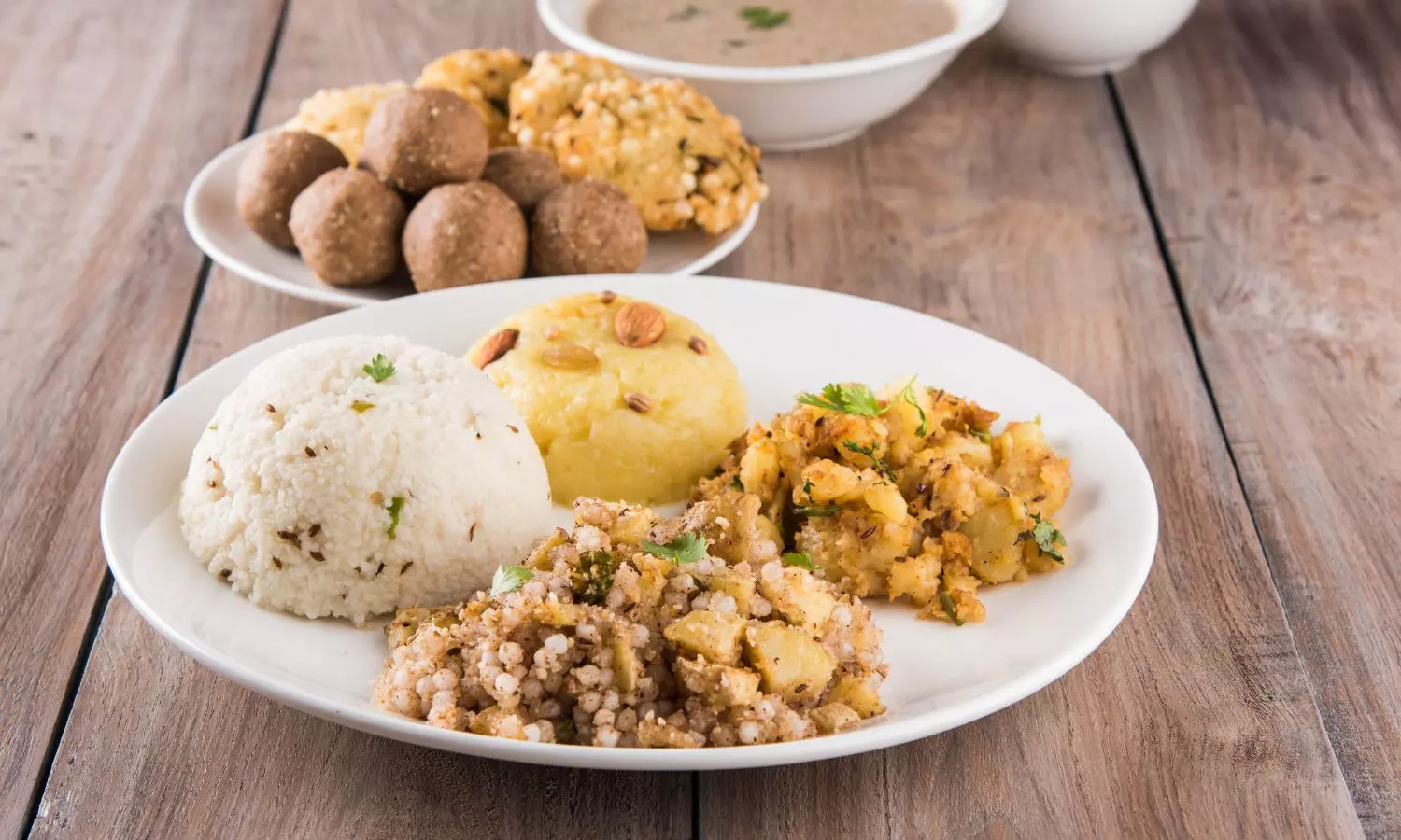 नवरात्रि स्पेशल: व्रत की थाली को बनाएं सात्विक और पौष्टिक, नहीं होगी कमजोरी नवरात्रि स्पेशल: व्रत की थाली को बनाएं सात्विक और पौष्टिक, नहीं होगी कमजोरी