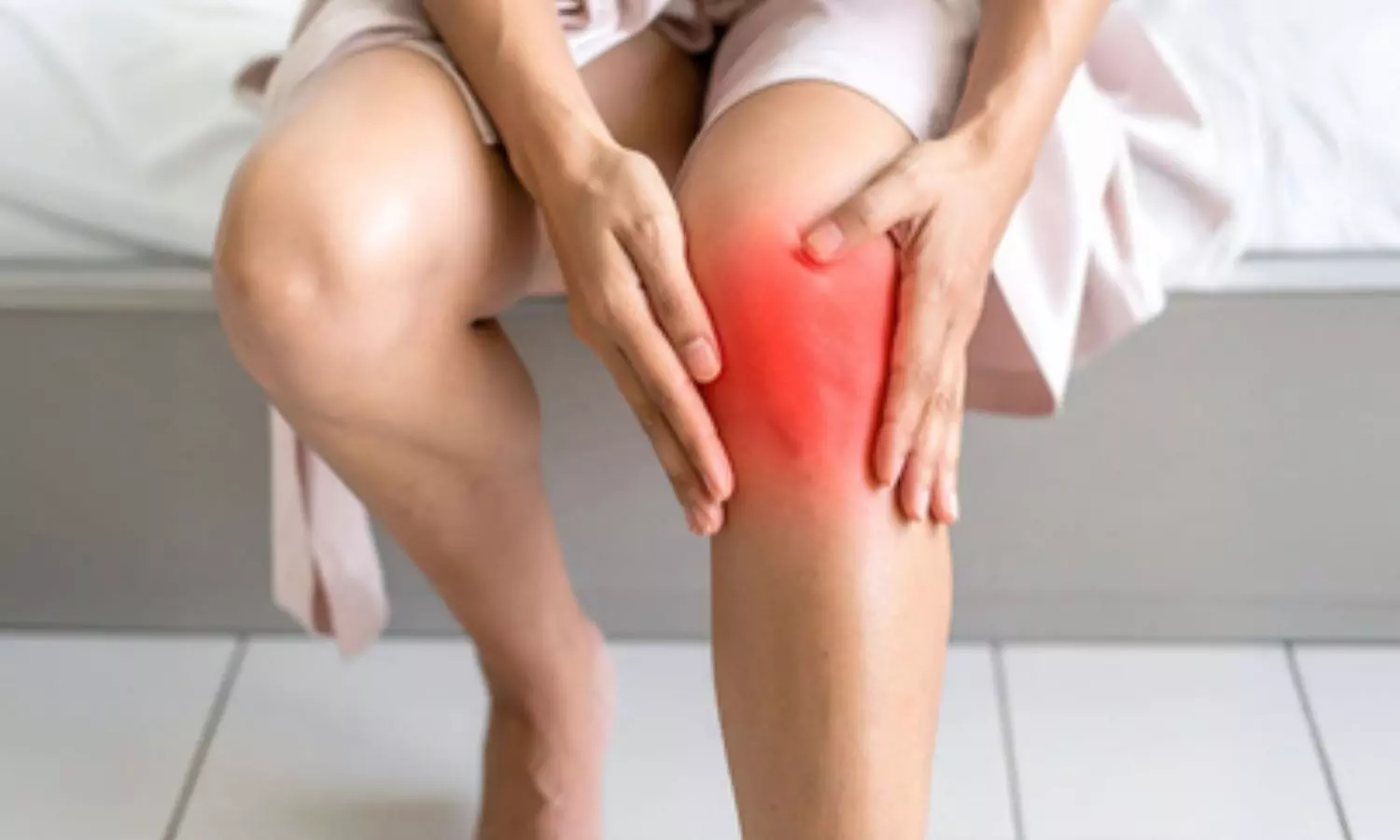 महंगे लेजर या शॉक वेव नहीं, घुटनों के दर्द में साधारण उपाय ही सबसे प्रभावी महंगे लेजर या शॉक वेव नहीं, घुटनों के दर्द में साधारण उपाय ही सबसे प्रभावी