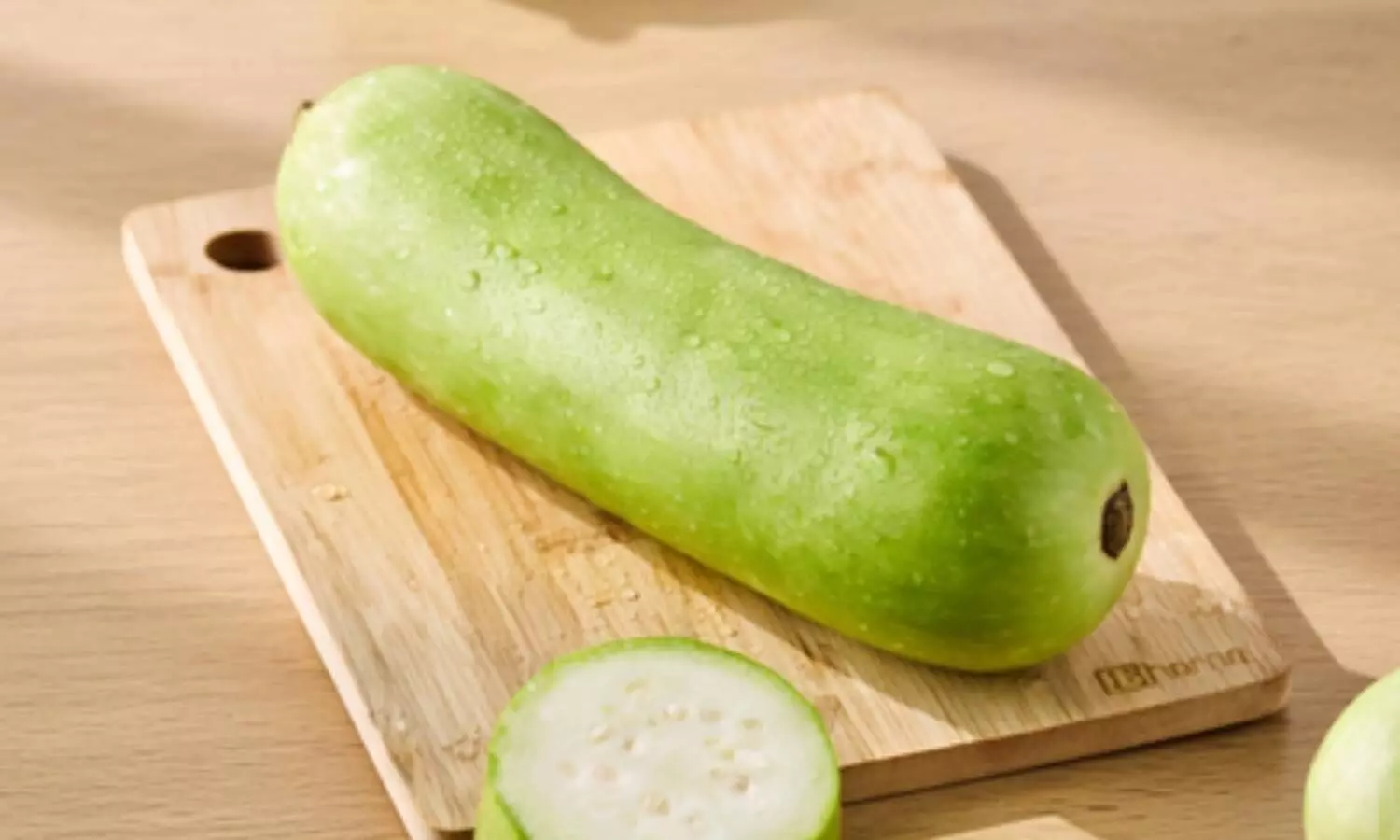 कम कैलोरी से लेकर दिल और पाचन तक, जानिए कैसे शरीर को अंदर से मजबूत बनाती है लौकी कम कैलोरी से लेकर दिल और पाचन तक, जानिए कैसे शरीर को अंदर से मजबूत बनाती है लौकी