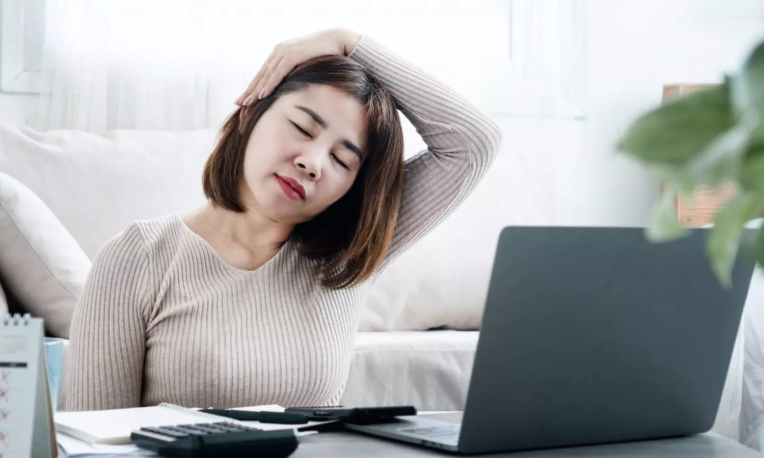 Cervical pain: हर टाइम गर्दन में सर्वाइकल का रहता है दर्द, इन योगासन से मिलेगी राहत